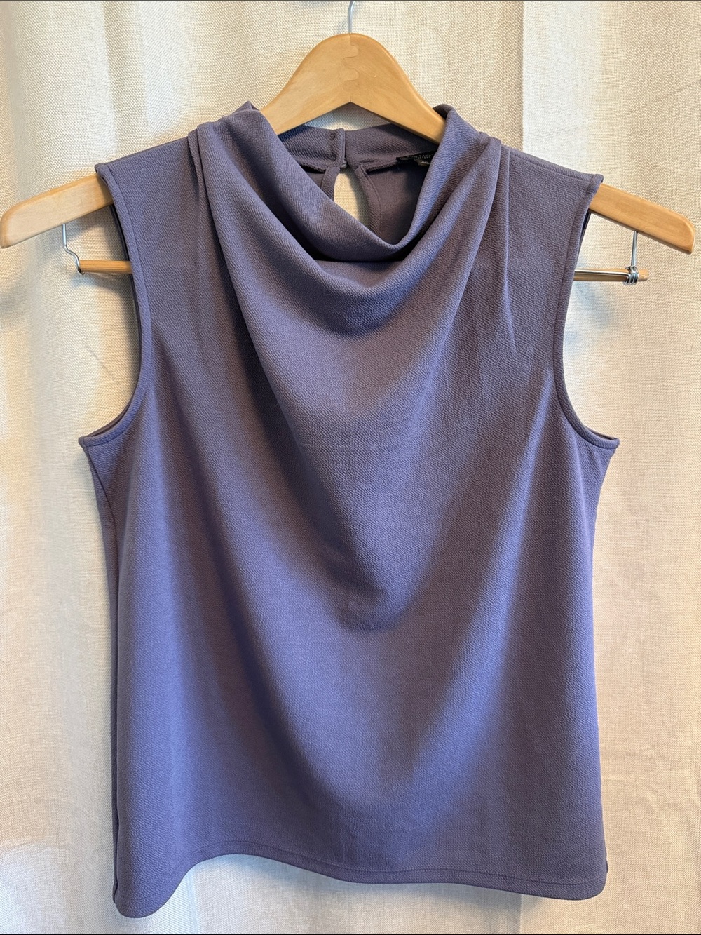 Ann Taylor Factory Sleeveless Keyhole Shell in Dusty Lilac